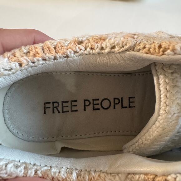 Free People Catch Me If You Can Crochet Lace Up Sneaker Platform Sz 7.5 EUC Boho - Picture 12 of 13